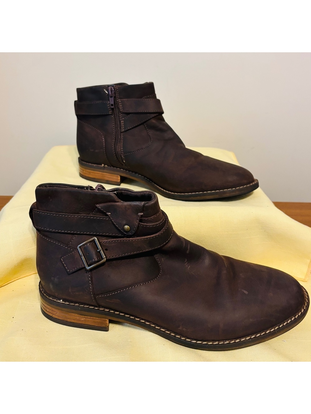 Clark’s Camzin Dime Brown leather ankle buckle boots size 9 women EUC western